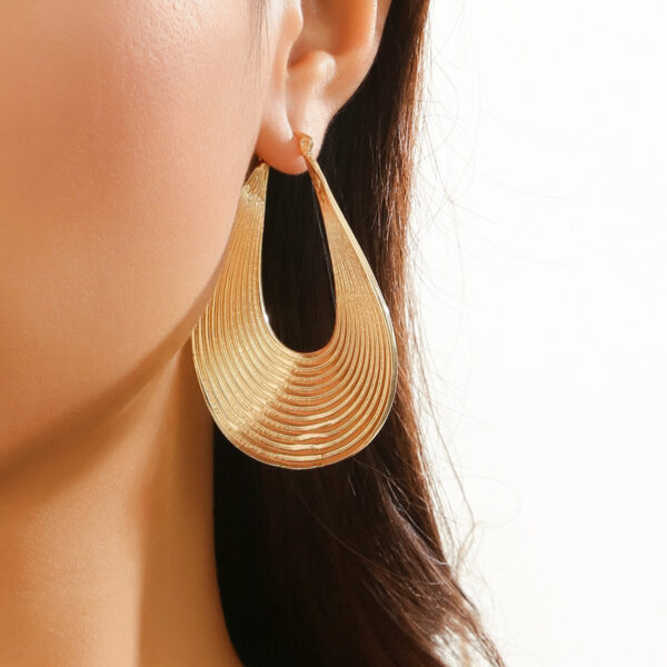 RETRO Geometric Curved Striped Stud Earrings - Image 5