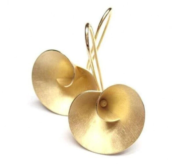 European And American Twisted Round Beating Pattern Eardrops - Image 6