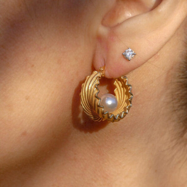 Creative Design Pearl Shell Eardrops - Image 5