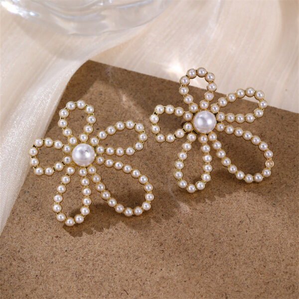 Hollow Sweet Earrings Pearl Flowers - Image 2