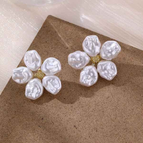 Hollow Sweet Earrings Pearl Flowers - Image 9