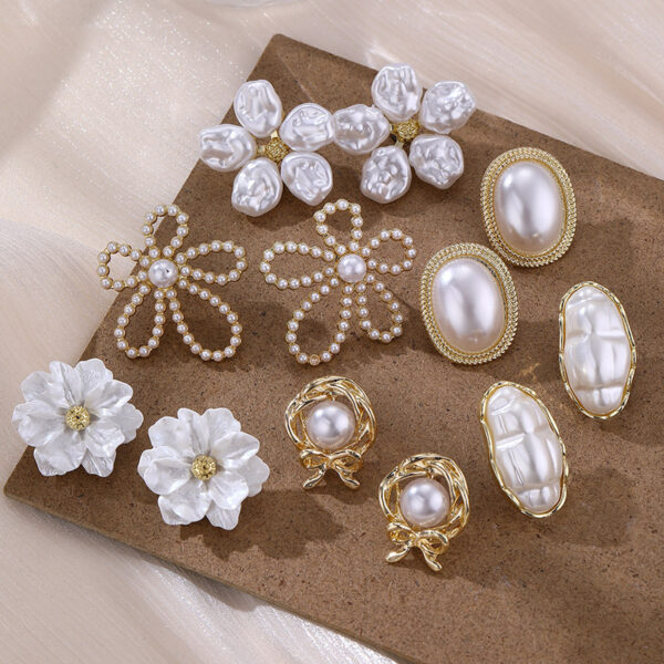 Hollow Sweet Earrings Pearl Flowers